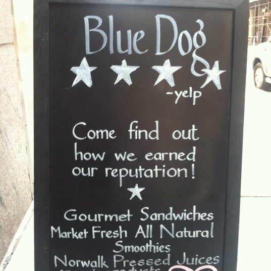 Foto diambil di Blue Dog Cafe oleh Kristin V. pada 8/26/2012