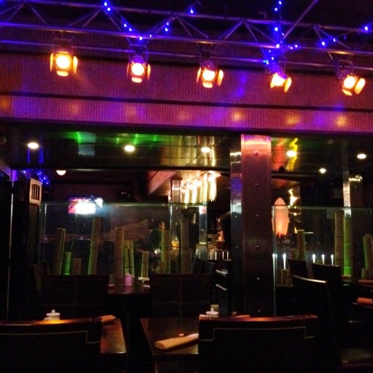 Foto scattata a Sogo Hibachi Grill &amp; Sushi Lounge da 8PM R. il 7/9/2012