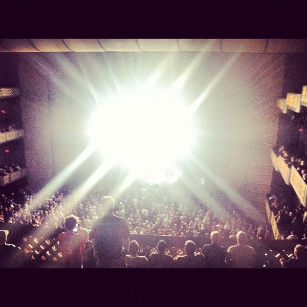 6/13/2012にBobby M.がPeoria Civic Center Theatreで撮った写真