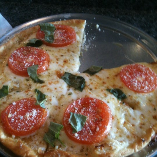 Foto scattata a Pie Five Pizza da Alyson E. il 2/27/2012
