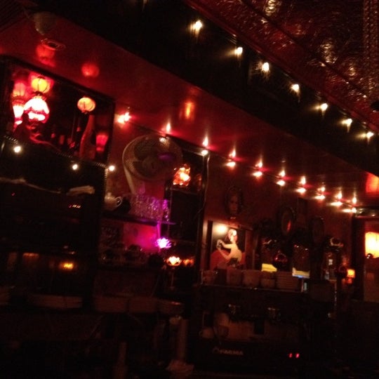 รูปภาพถ่ายที่ Simone Martini Bar &amp; Cafe โดย Angela G. เมื่อ 7/10/2012