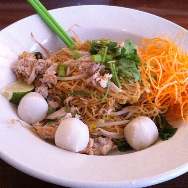 Photo taken at Bangkok Dee Thai Cuisine by PoP O. on 8/5/2012