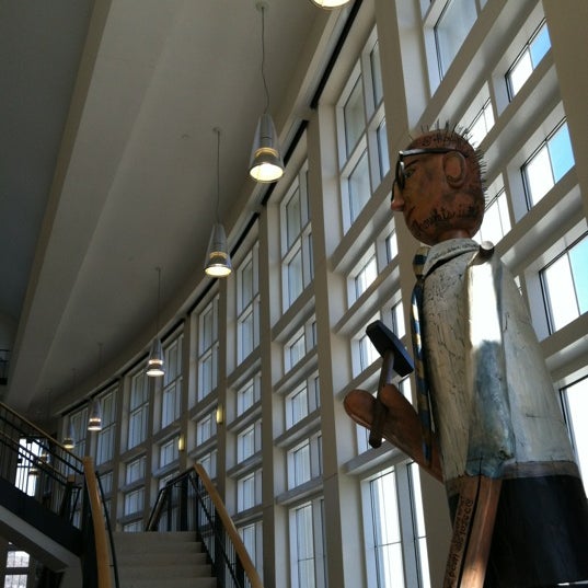 Foto tirada no(a) Hixson-Lied Student Success Center por BJ F. em 3/6/2012