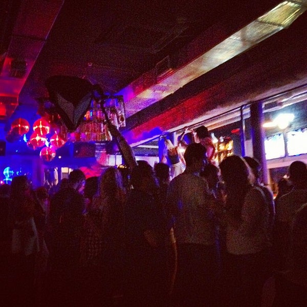 รูปภาพถ่ายที่ MISHKA Shop&amp;Bar โดย Oleg D. เมื่อ 7/20/2012