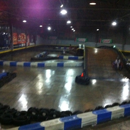 Foto tirada no(a) Formula Kart Indoor por Daniel V. em 8/1/2012