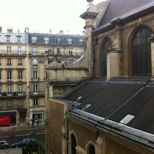 Foto tirada no(a) Paris France Hôtel por Nikki H. em 6/24/2012