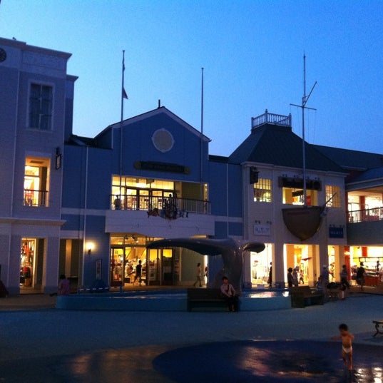 Foto Di 三井アウトレットパーク 横浜ベイサイド Mitsui Outlet Park Yokohama Bayside 金沢区 Yokohama 神奈川県
