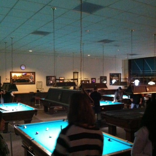 4/27/2012 tarihinde Lewis C.ziyaretçi tarafından Billco&#39;s Billiard and Darts'de çekilen fotoğraf