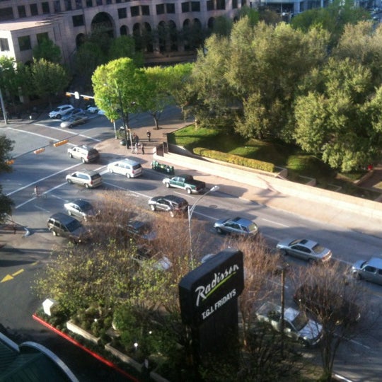 รูปภาพถ่ายที่ Radisson Hotel &amp; Suites Austin Downtown โดย Sydney W. เมื่อ 3/11/2012