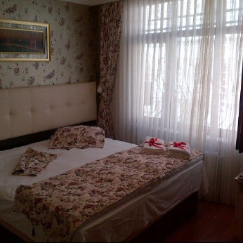 Снимок сделан в Angel&#39;s Home Hotel пользователем Andie A. 5/19/2012