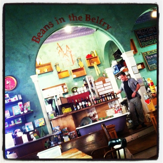 4/10/2012 tarihinde Annee O.ziyaretçi tarafından Beans in the Belfry Meeting Place and Cafe'de çekilen fotoğraf