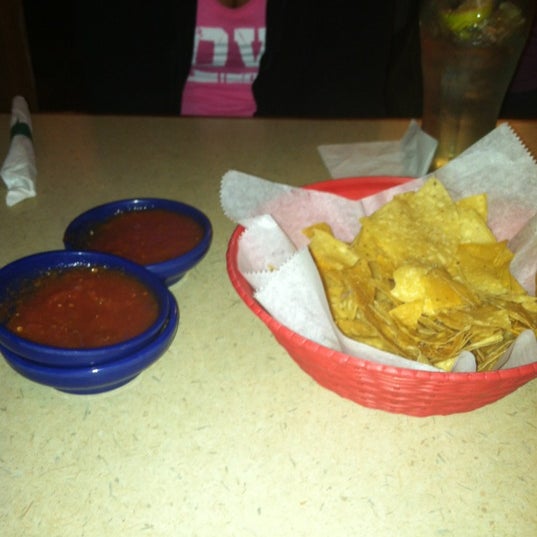 Foto tomada en La Parrilla Mexican Restaurant  por Elizabeth M. el 2/19/2012