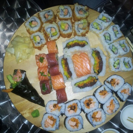 Foto tomada en Tampopo - Sushi Bar  por Hagai P. el 8/26/2012
