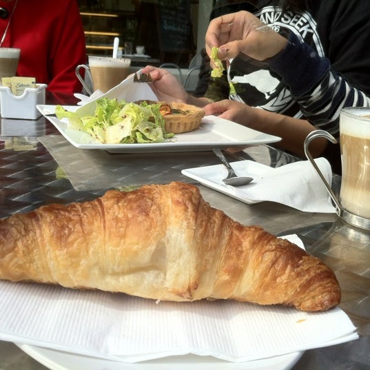 5/27/2012 tarihinde Jude T.ziyaretçi tarafından Le Petit Parisien'de çekilen fotoğraf