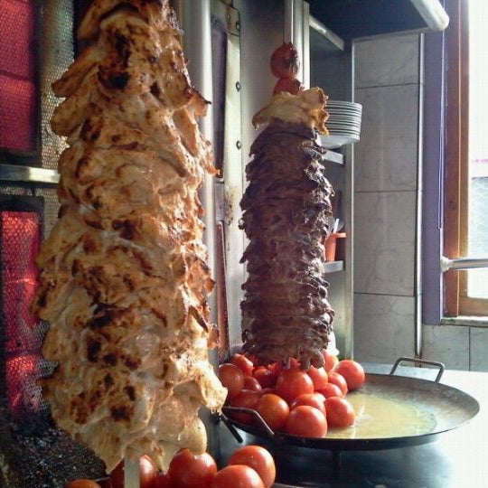 Foto diambil di Döner Kabab oleh Esteban D. pada 3/16/2012