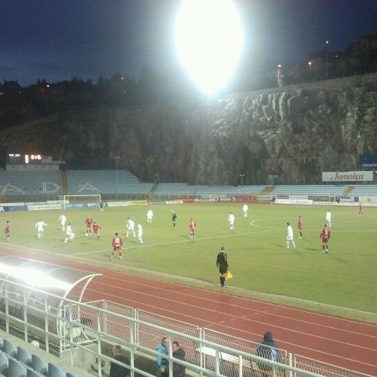 Das Foto wurde bei NK Rijeka - Stadion Kantrida von Matko am 2/28/2012 aufgenommen