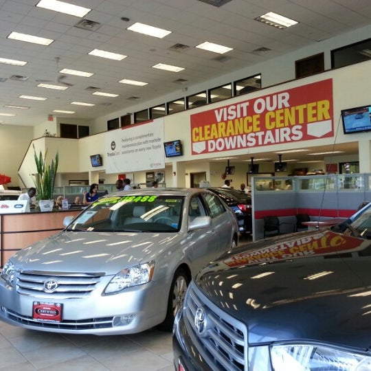 8/27/2012에 Rob R.님이 Rockland Toyota Scion에서 찍은 사진