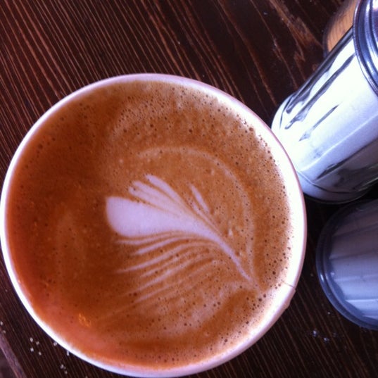 Foto diambil di Peekskill Coffee House oleh Tamer B. pada 6/26/2012
