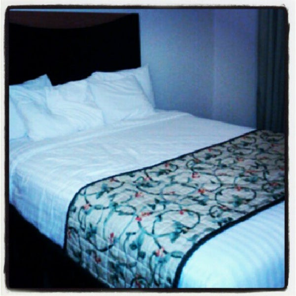 Foto diambil di Fairfield Inn &amp; Suites Victoria oleh Traci M. pada 6/22/2012