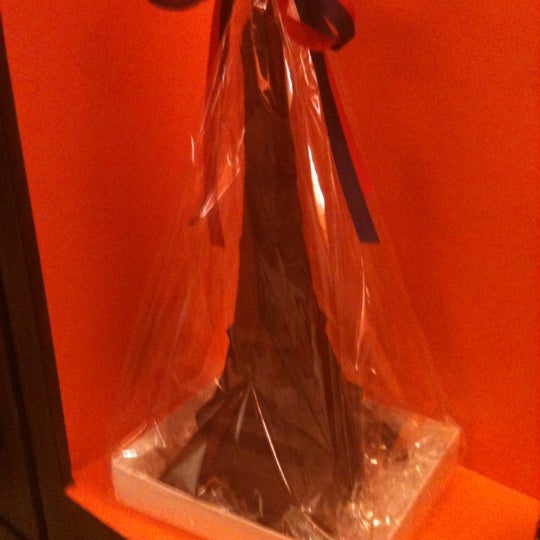 Das Foto wurde bei Chez Bonbon Chocolates Gourmet von Romulo M. am 7/8/2012 aufgenommen