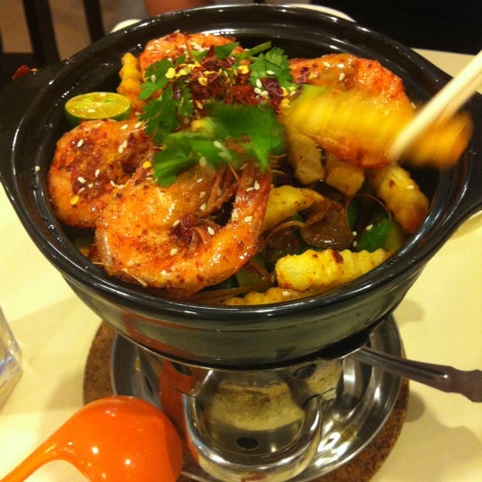 8/12/2012にKaren. L.がQi Wei Chicken Claypot 奇味鸡煲で撮った写真