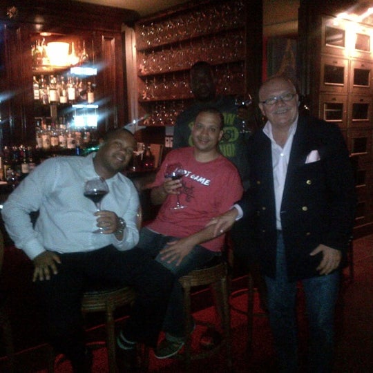 Foto tirada no(a) Patrick&#39;s Bar Vin por Ced S. em 5/31/2012