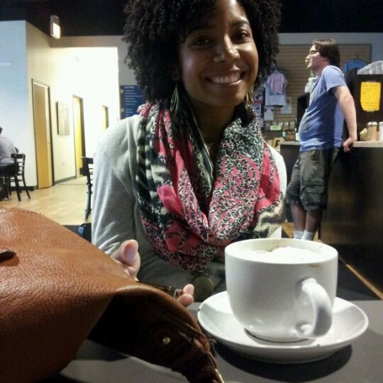 9/1/2012 tarihinde G the S.ziyaretçi tarafından Overflow Coffee Bar'de çekilen fotoğraf
