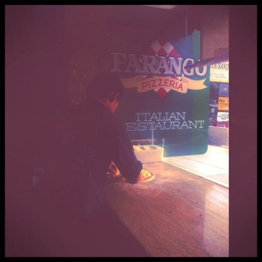 Foto diambil di Farango Pizzeria oleh Natixiar W. pada 4/28/2012