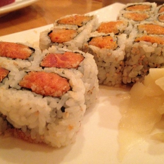 รูปภาพถ่ายที่ Miyako Sushi โดย Sean A. เมื่อ 2/26/2012
