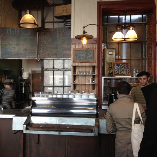 Foto tirada no(a) Bowery Coffee por Cora L. em 3/26/2012