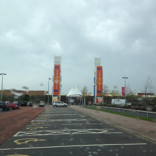 Photo taken at Junction 32 Outlet Shopping Village by Natalie G. on 5/1/2012