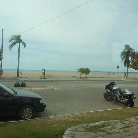 Снимок сделан в Aki na Praia Parrillada &amp; Pizzaria пользователем Henrique S. 4/8/2012
