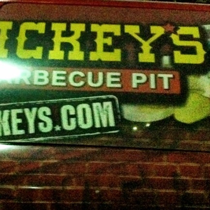 Foto scattata a Dickey&#39;s Barbecue Pit da Sunny D. il 9/2/2012