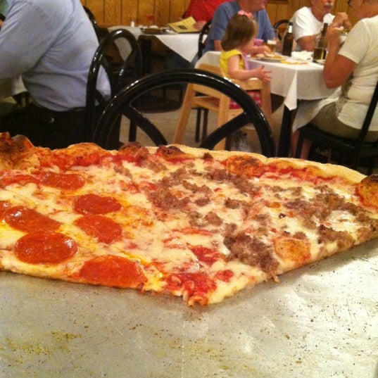 Снимок сделан в Mario&#39;s Restaurant &amp; Pizzeria пользователем Mary L. 6/8/2012