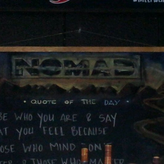 รูปภาพถ่ายที่ Knomad Bar โดย Shvet K. เมื่อ 3/24/2012