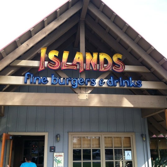 Photo taken at Islands Restaurant by Rene C. on 3/29/2012