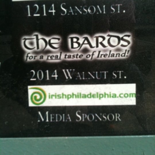 รูปภาพถ่ายที่ The Bards Irish Bar โดย John C. เมื่อ 6/26/2011