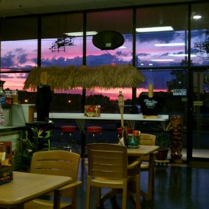 1/24/2012 tarihinde Kevin Z.ziyaretçi tarafından Hawaiian Grindz'de çekilen fotoğraf