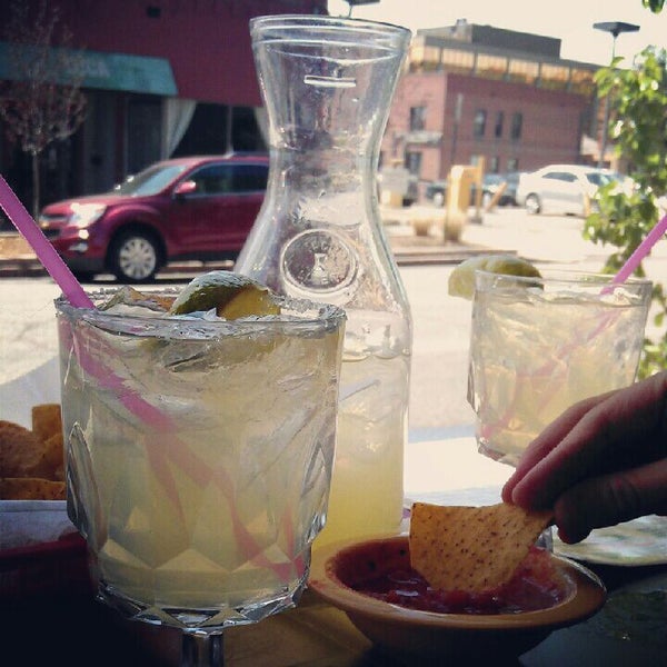 รูปภาพถ่ายที่ Benny&#39;s Restaurant and Tequila Bar โดย Rick R. เมื่อ 5/26/2012
