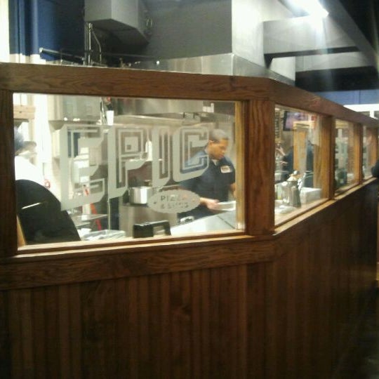 1/21/2012 tarihinde Marc B.ziyaretçi tarafından EPIC Pizza &amp; Subs'de çekilen fotoğraf