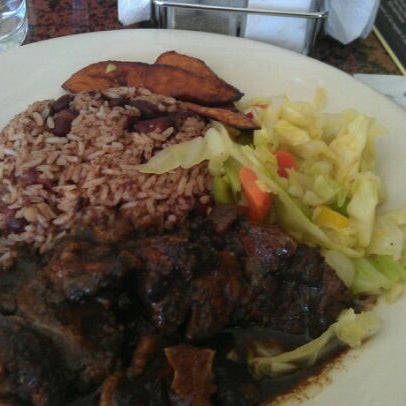 1/9/2012 tarihinde Lauren M.ziyaretçi tarafından Wi Jammin Caribbean Restaurant'de çekilen fotoğraf