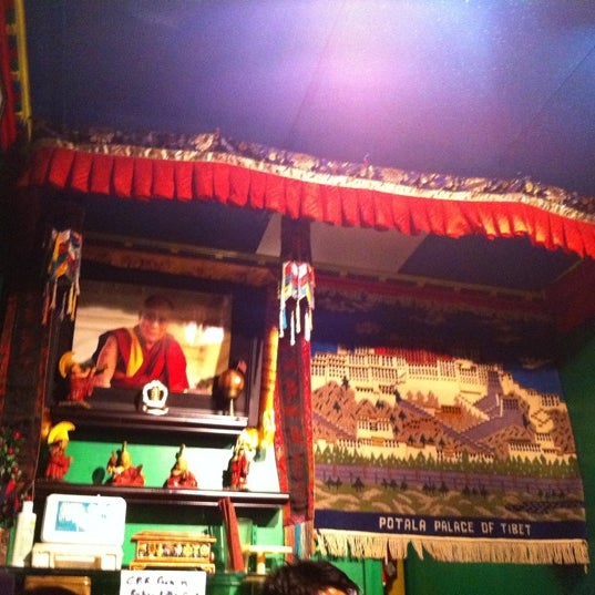 9/26/2011 tarihinde Marina K.ziyaretçi tarafından Cafe Tibet'de çekilen fotoğraf