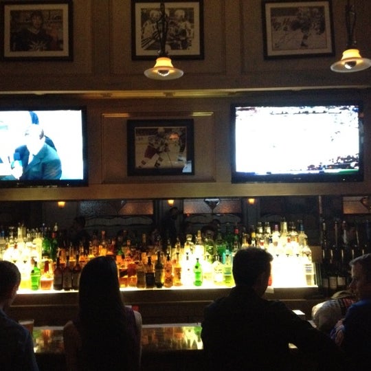 Foto tomada en Harrington&#39;s Bar &amp; Grill  por Sean L. el 4/21/2012