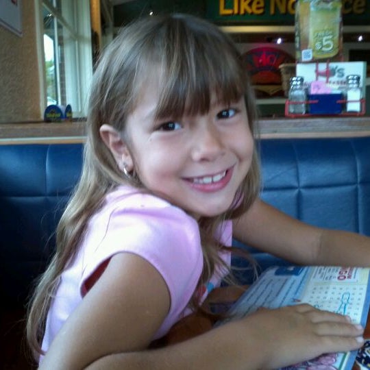 Photo taken at Chili&#39;s Grill &amp; Bar by caroline a. on 10/10/2011