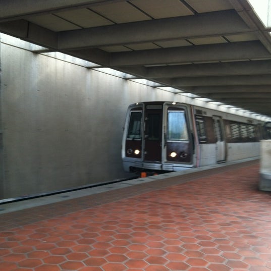 east falls church metro station east falls church metro station
