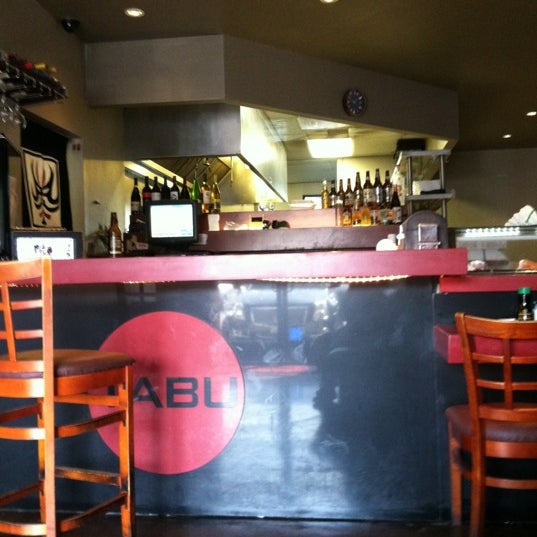 Das Foto wurde bei Tabu Sushi Bar &amp; Grill von Susy B. am 2/18/2012 aufgenommen
