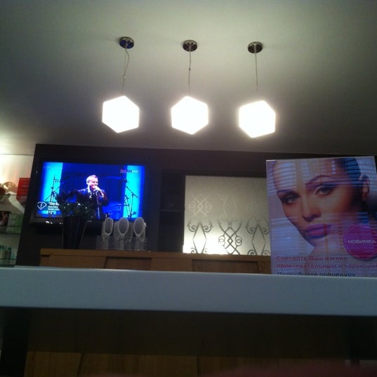 รูปภาพถ่ายที่ Vladimir Tarasyuk Hair Studio โดย Лёшечка Д. เมื่อ 8/25/2012