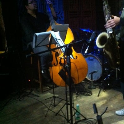 Foto scattata a Jazz nos Fundos da Alex L. il 7/22/2012