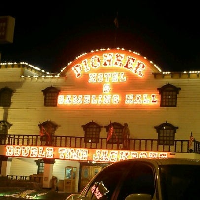 Foto diambil di Pioneer Hotel and Gambling Hall oleh Jennifer L. pada 7/27/2012