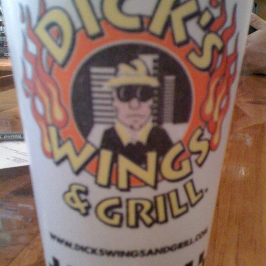 Das Foto wurde bei Dick&#39;s Wings &amp; Grill von Tracey M. am 7/23/2012 aufgenommen